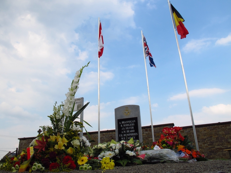 Commémoration-crash_Halifax-cimetière_modave